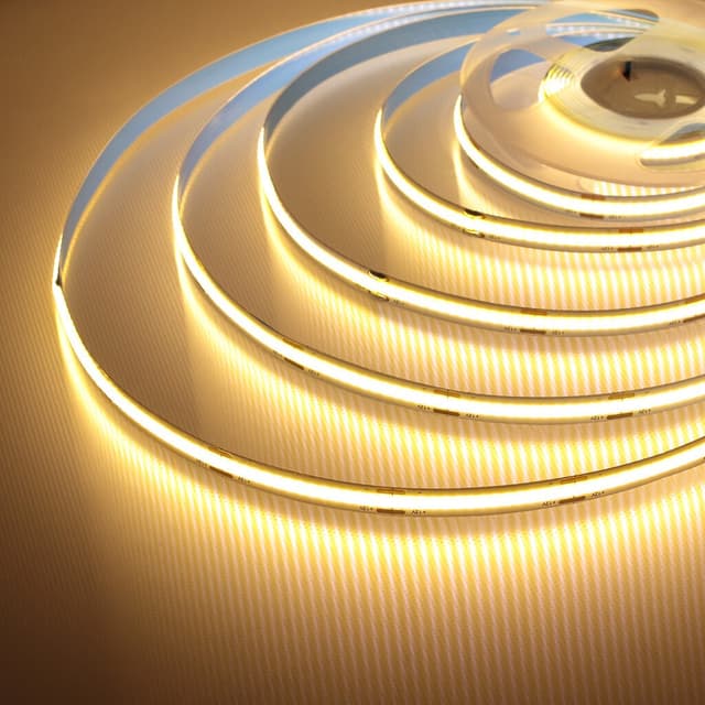 В готовые комплекты умной светодиодной ленты входит: светодиодная лента (количество и длина зависит от выбранного комплекта), блок питания, умный контроллер с ИК-пультом и крепежи 5 шт. Благодаря умному контроллеру светодиодной лентой можно управлять через приложение, установленное на телефоне, а также с помощью ИК-пульта. Контроллер поддерживает более 16 000 000 оттенков свечения, множество статических и динамических режимов. Также есть несколько музыкальных режимов в которых светодиодная лента будет моргать в такт включенной музыке. В приложении можно настроить расписание для включения и выключения светодиодной ленты. При включении будет использован последний сохраненный режим.